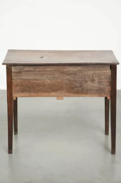 Table basse anglaise antique de style lowboy du XVIIIe siècle en chêne.