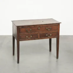 Table basse anglaise antique de style lowboy du XVIIIe siècle en chêne.