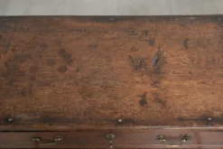 Table basse anglaise antique de style lowboy du XVIIIe siècle en chêne.