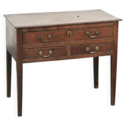 Table basse anglaise antique de style lowboy du XVIIIe siècle en chêne.