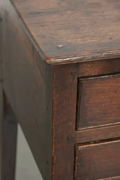 Table basse anglaise antique de style lowboy du XVIIIe siècle en chêne.
