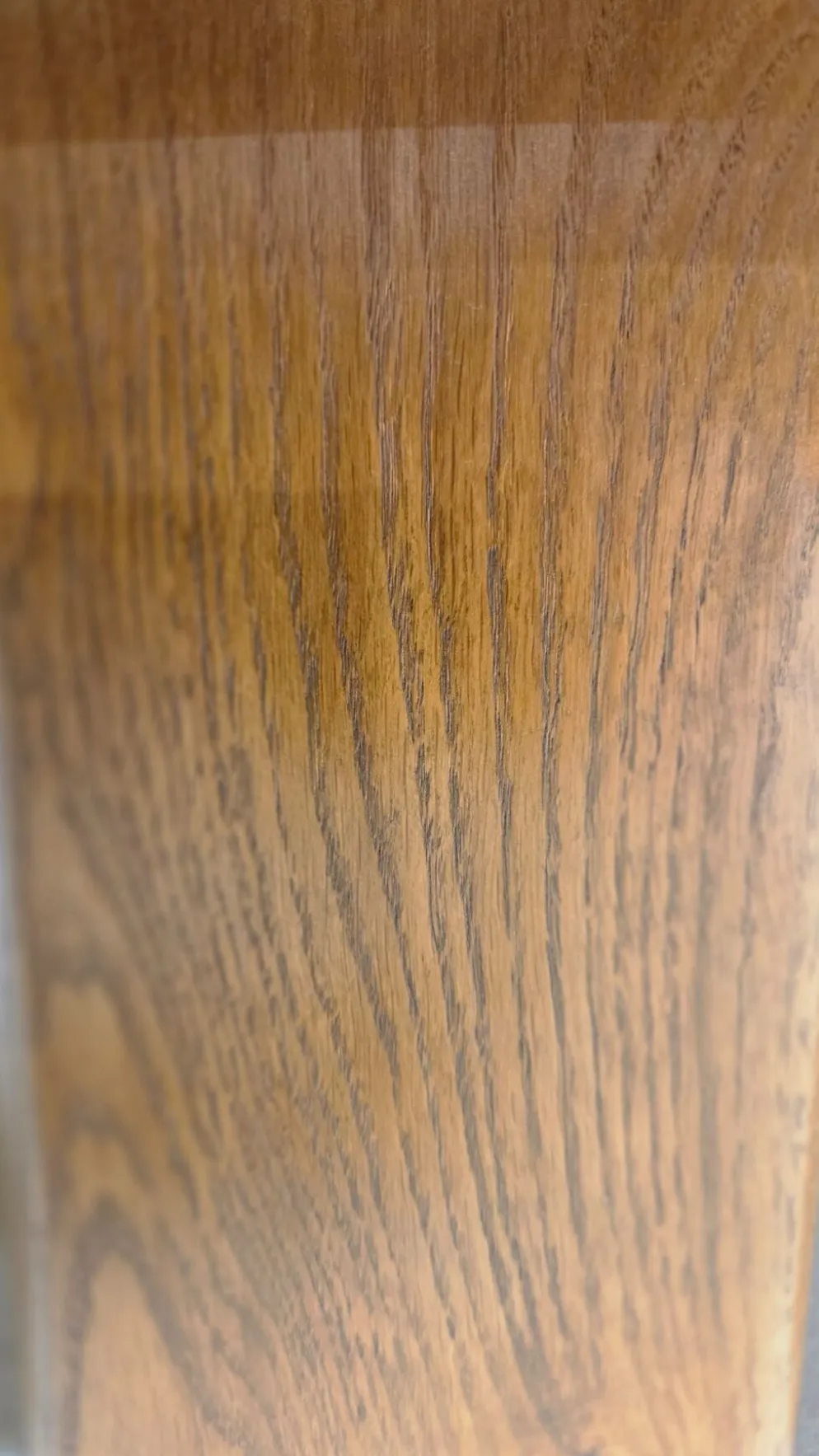 Table basse / bout de canapé brutaliste en chêne – Années 70
