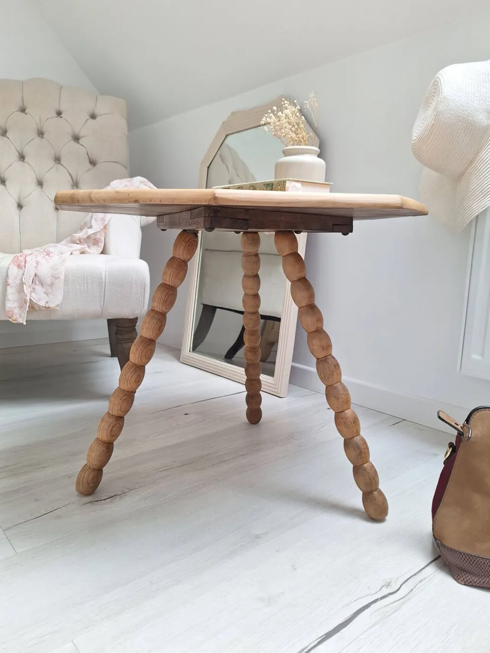 Table basse / bout de canapé / Table d'appoint tripode plateau octogone