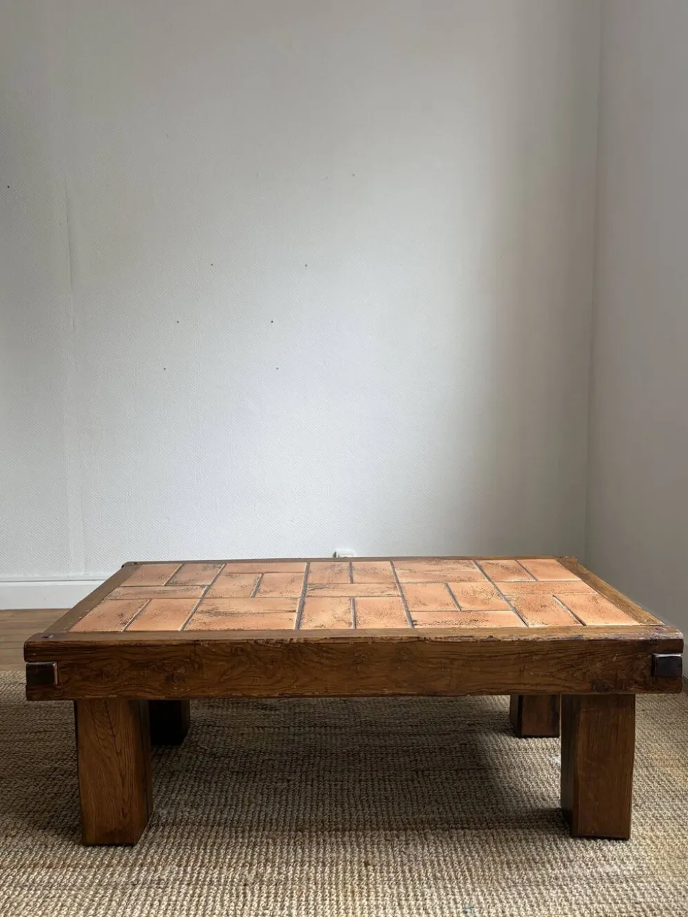 Table basse brutaliste