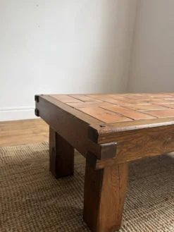 Table basse brutaliste