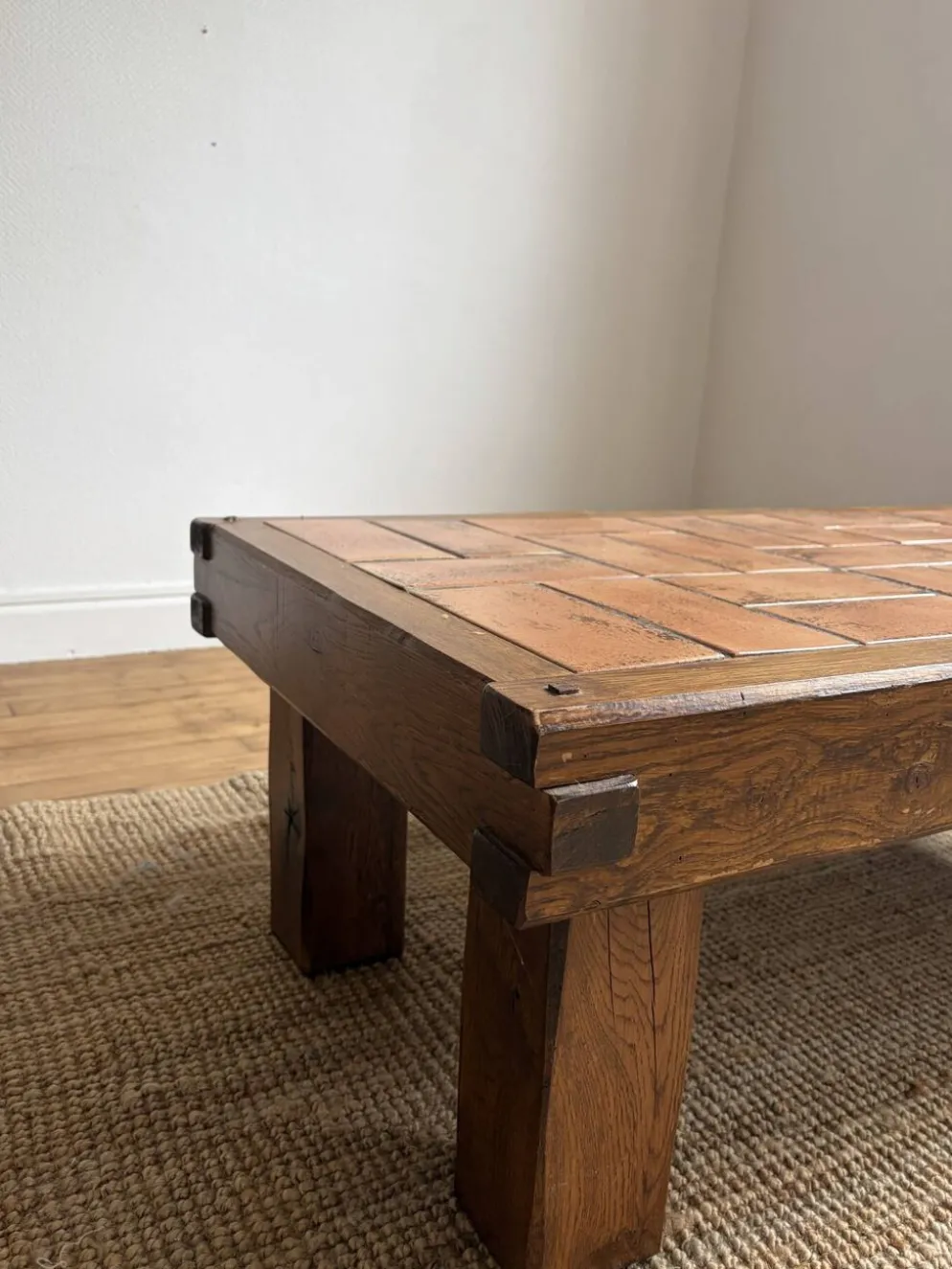 Table basse brutaliste