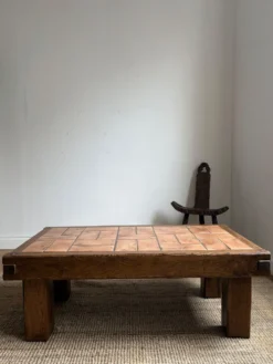 Table basse brutaliste