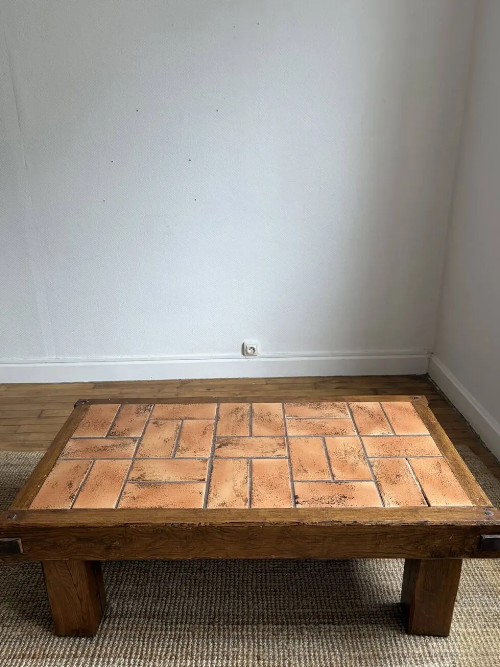 Table basse brutaliste