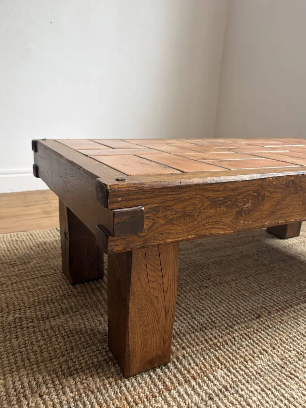 Table basse brutaliste