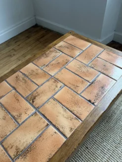 Table basse brutaliste