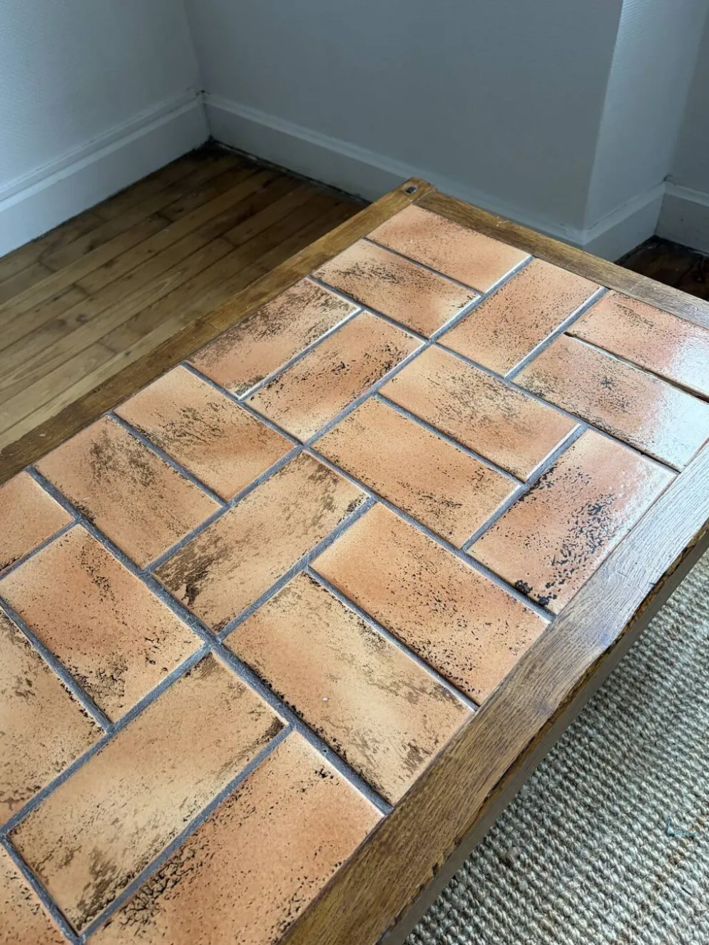 Table basse brutaliste