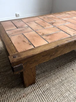 Table basse brutaliste