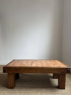 Table basse brutaliste