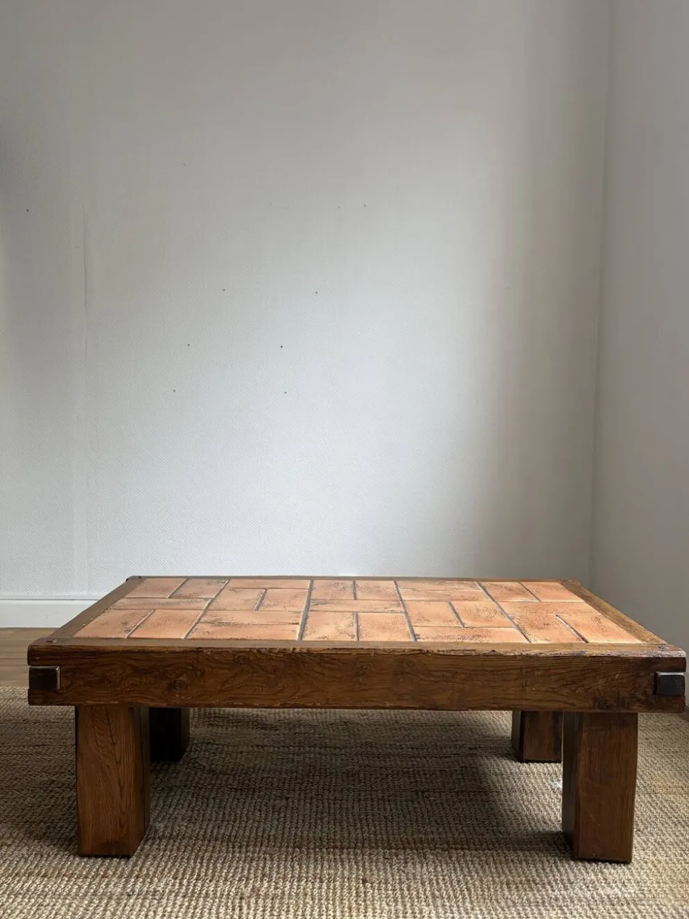 Table basse brutaliste