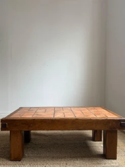 Table basse brutaliste