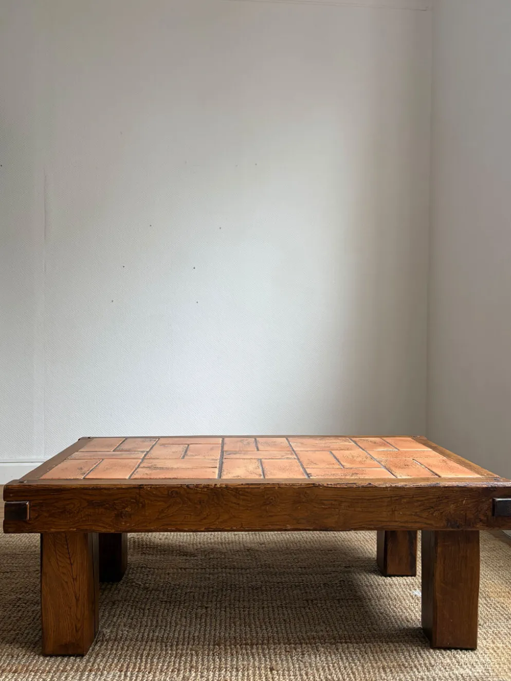 Table basse brutaliste