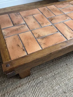 Table basse brutaliste
