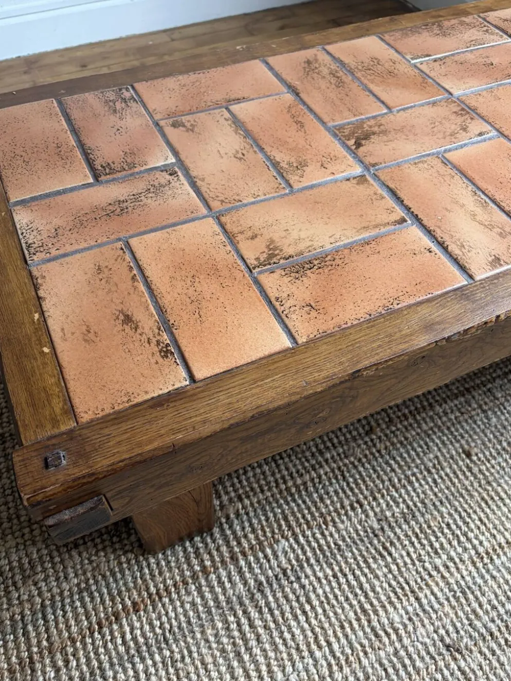 Table basse brutaliste