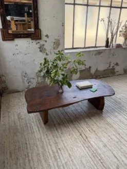 Table basse brutaliste artisanale 1950