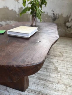 Table basse brutaliste artisanale 1950