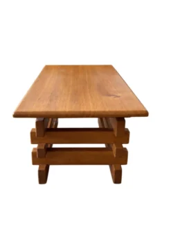 Table basse brutaliste en orme – années 70