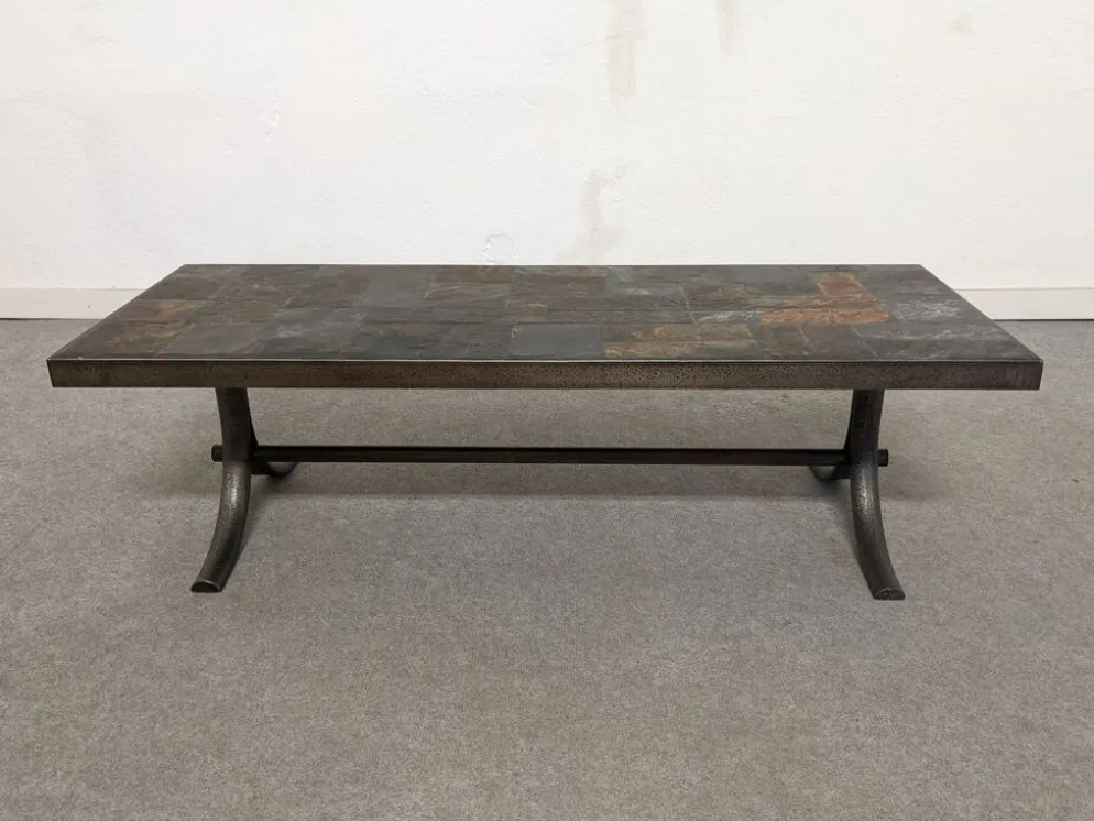 Table basse brutaliste en pierres naturelles et fer forgé, France vers 1960