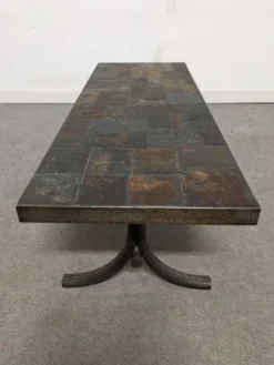 Table basse brutaliste en pierres naturelles et fer forgé, France vers 1960