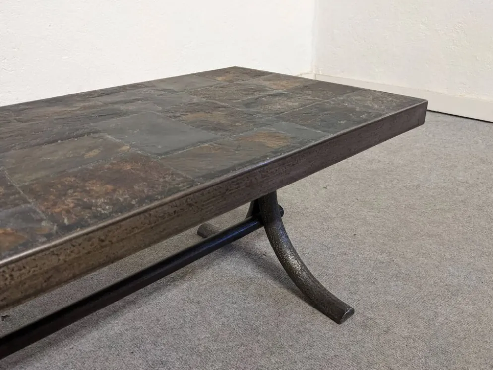 Table basse brutaliste en pierres naturelles et fer forgé, France vers 1960