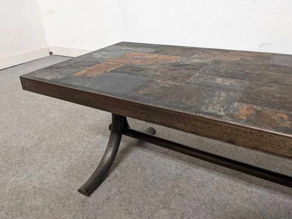 Table basse brutaliste en pierres naturelles et fer forgé, France vers 1960