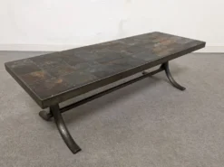 Table basse brutaliste en pierres naturelles et fer forgé, France vers 1960