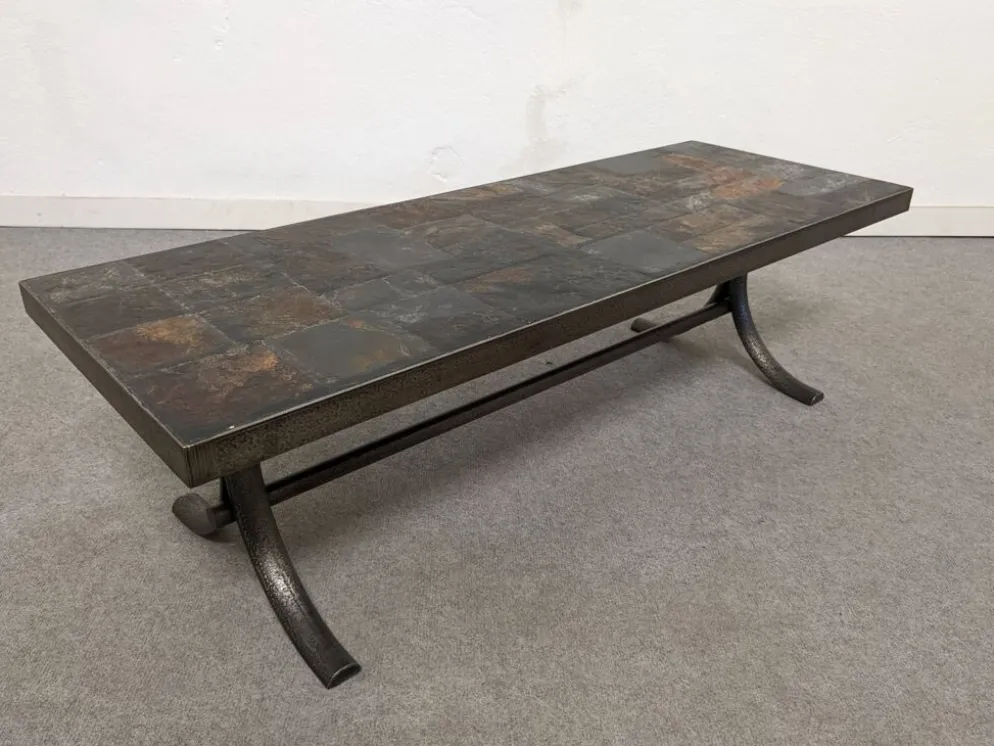 Table basse brutaliste en pierres naturelles et fer forgé, France vers 1960