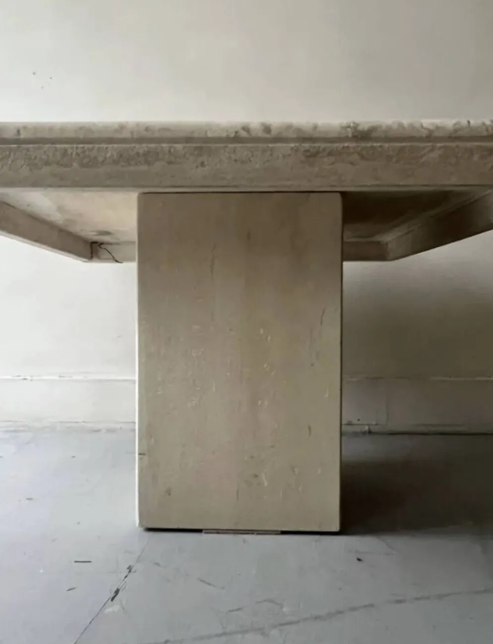 Table basse carrée en travertin polie, italie 1970