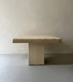 Table basse carrée en travertin polie, italie 1970