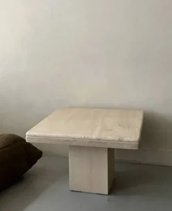 Table basse carrée en travertin polie, italie 1970