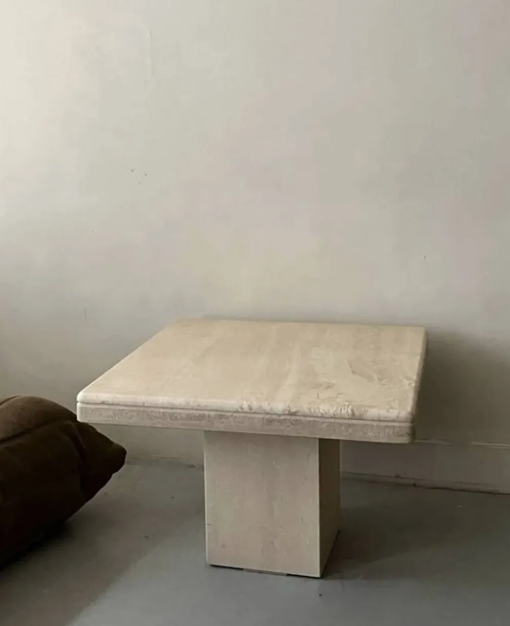 Table basse carrée en travertin polie, italie 1970