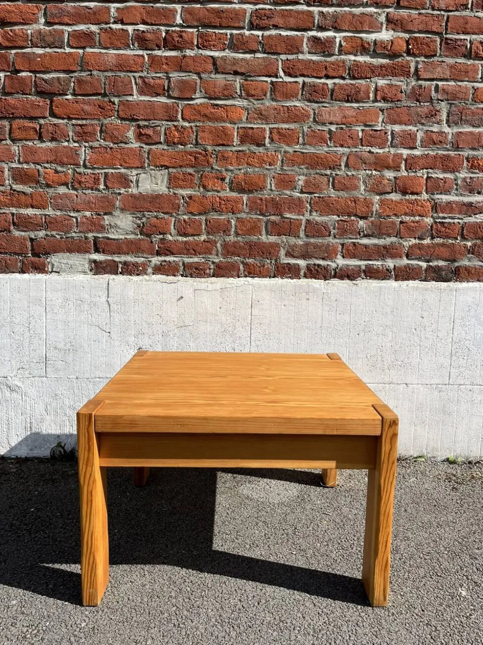 Table basse carré en bois massif (pin), années 80