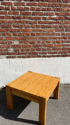 Table basse carré en bois massif (pin), années 80