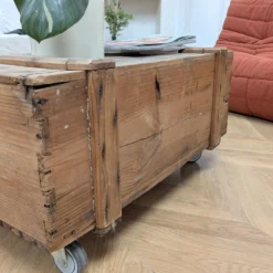 Table basse coffre vintage