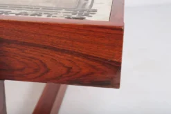 Table basse danoise en palissandre et céramique signée