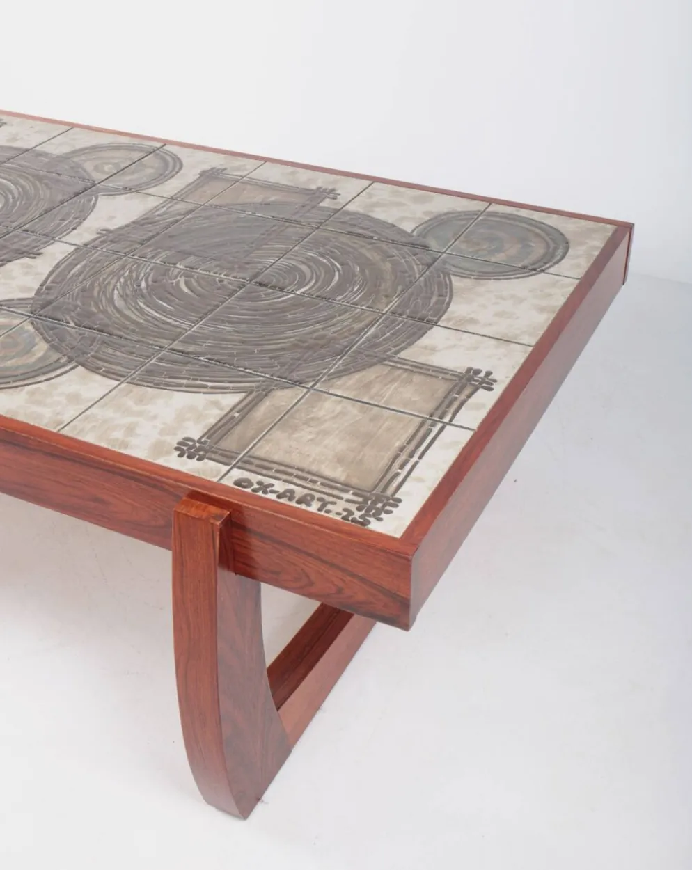 Table basse danoise en palissandre et céramique signée "Ox Art"