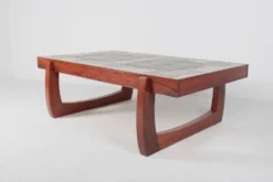 Table basse danoise en palissandre et céramique signée