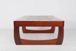 Table basse danoise en palissandre et céramique signée