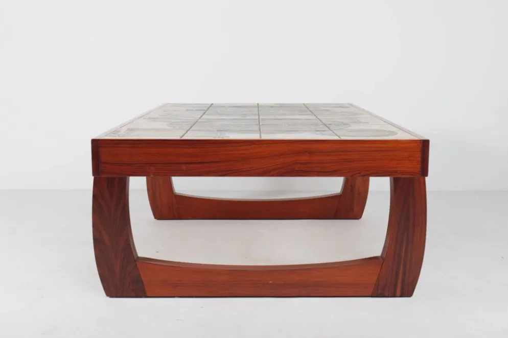 Table basse danoise en palissandre et céramique signée "Ox Art"