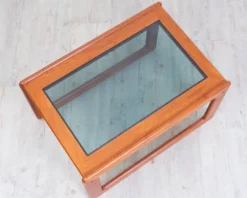 Table basse danoise en teck. Fabricant Komfort Danemark. Années 70