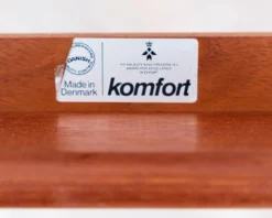 Table basse danoise en teck. Fabricant Komfort Danemark. Années 70