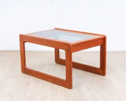 Table basse danoise en teck. Fabricant Komfort Danemark. Années 70