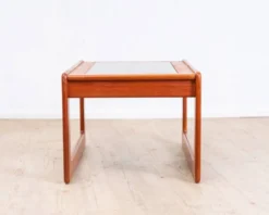 Table basse danoise en teck. Fabricant Komfort Danemark. Années 70