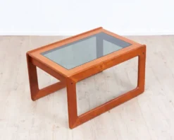 Table basse danoise en teck. Fabricant Komfort Danemark. Années 70