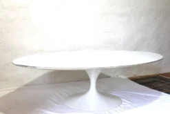 Table basse d'Eero Saarinen pour Knoll
