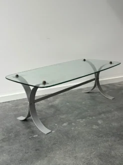 Table basse design en métal brossé et plateau en verre, années 1970